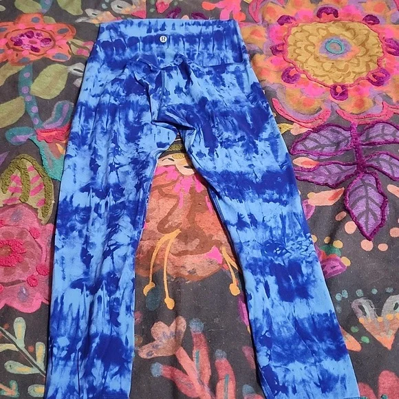 Two Toned Blue Tye Dye Lululemon Align Leggings - Picture 2 of 4